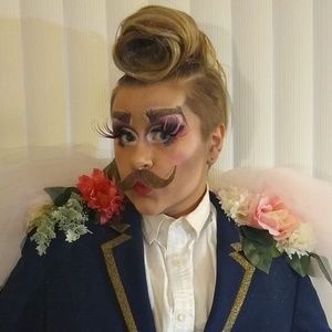 Meet your Posher, Dayna